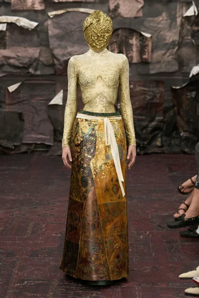 Look 13